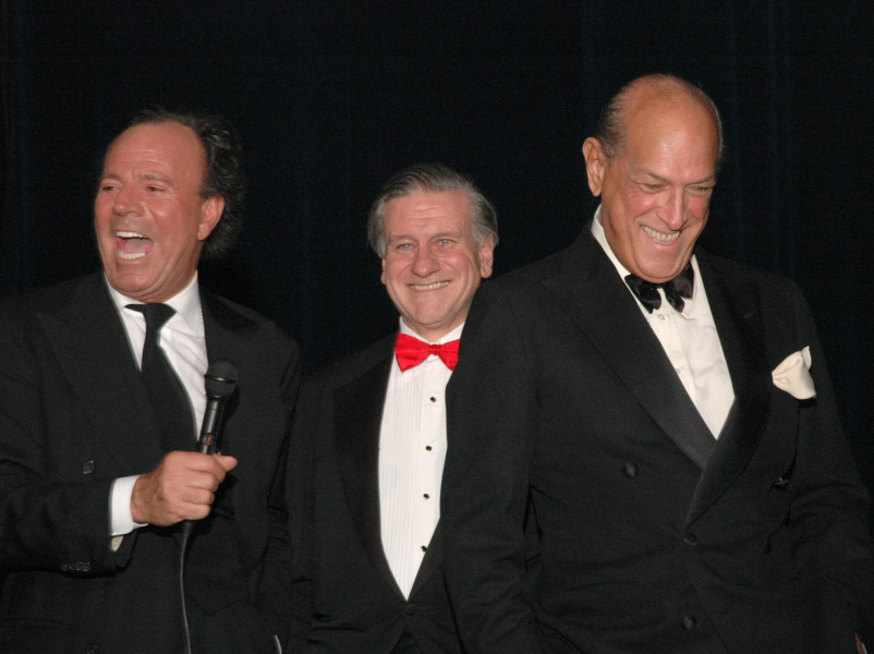 Ben Asen Event Photo: Julia Iglesias Singing With Dr. Valentin Fuster & Oscar de la Renta at American Heart Association Gala