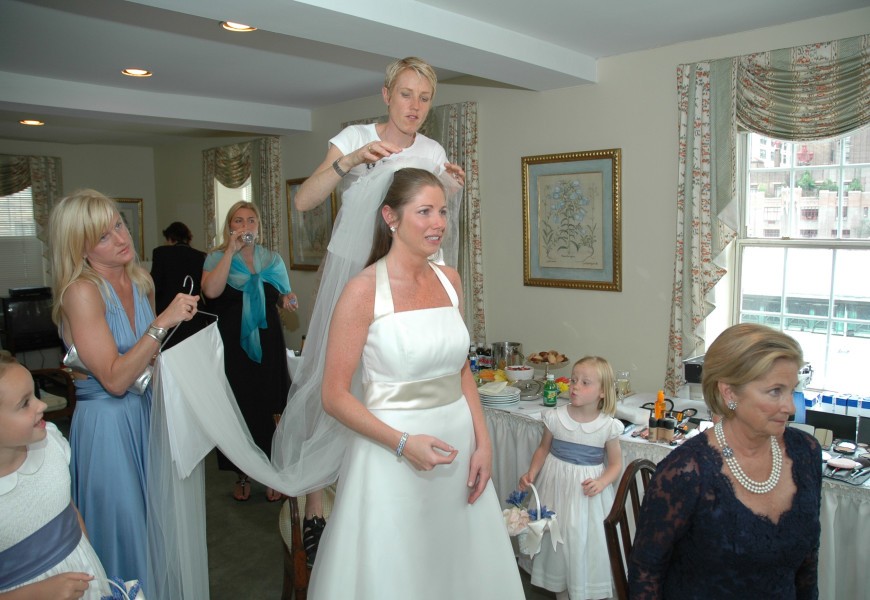 Ben Asen Celebrations Photo: Bride getting ready for her friends