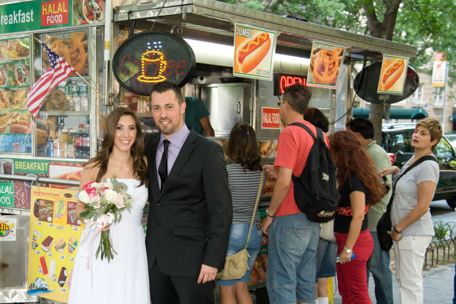 Ben Asen Celebrations Photo: Bride and groom in front of a hot dog stand in New York City