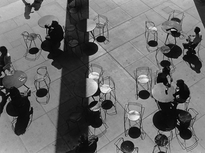 Ben Asen Personal Work Photo: black and white photo of people sitting outdoors at tables chairs at the Los Angeles Conuty Museum of Art.