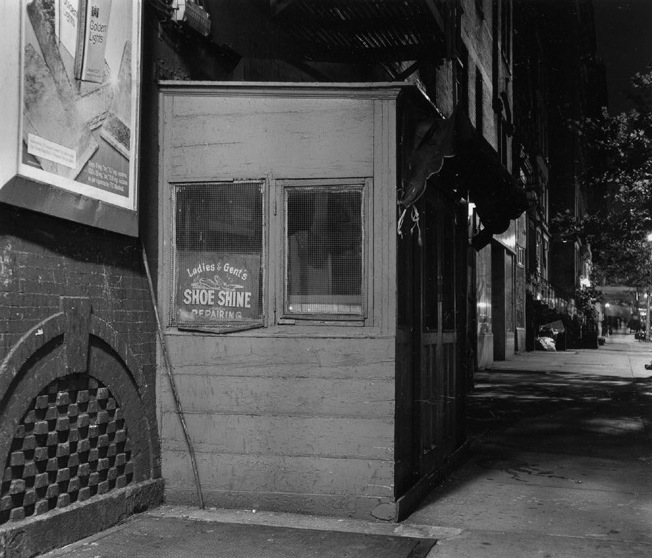 Ben Asen Personal Work Photo: black and white photo of shoe shine stand at night on upper westside in Manhattan, New York.