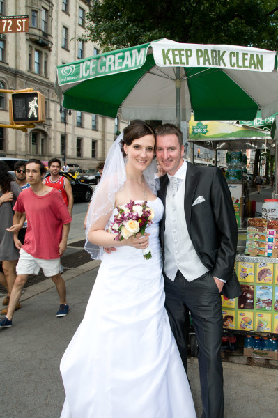 Ben Asen Celebrations Photo: Bride and groom in front of a hot dog stand in New York City for a wedding